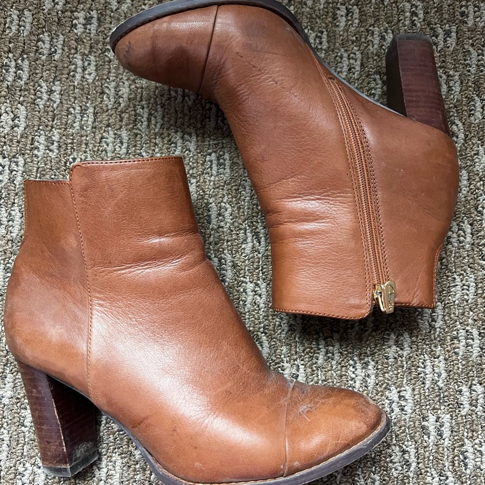 Clark’s Kacia Alfresco Leather Brown Booties